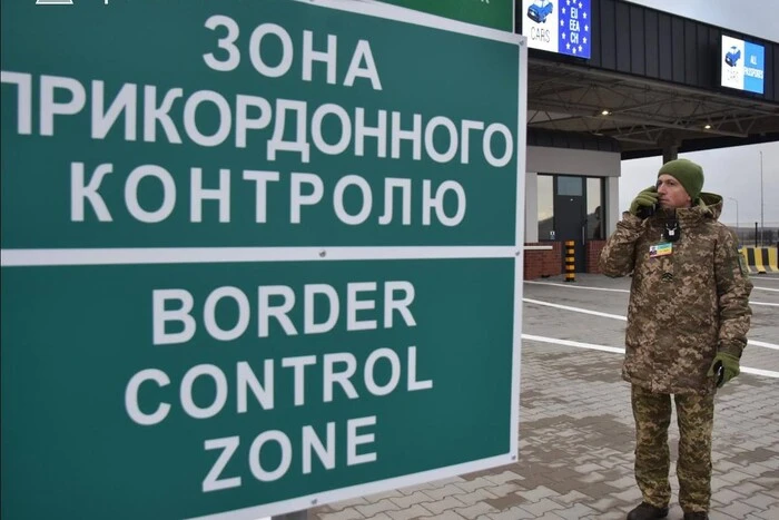 A record number of people crossing the border is being delayed in the four-million capital