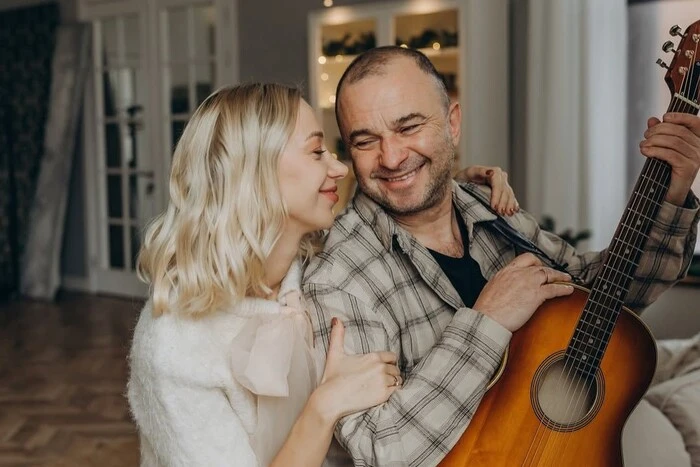 Viktor Pavlik's wife sings with her husband