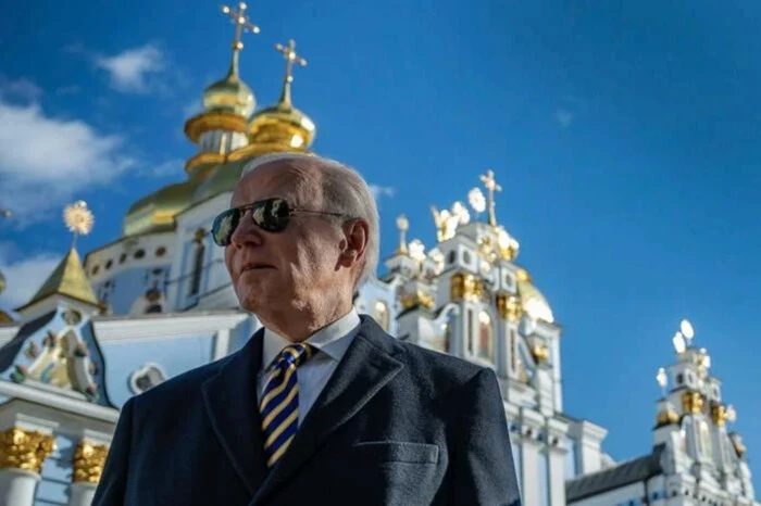 In the center of Kyiv Biden recalled