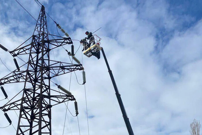 DTEK-Energieexperten haben das Licht in 98 Siedlungen nach schlechtem Wetter wiederhergestellt