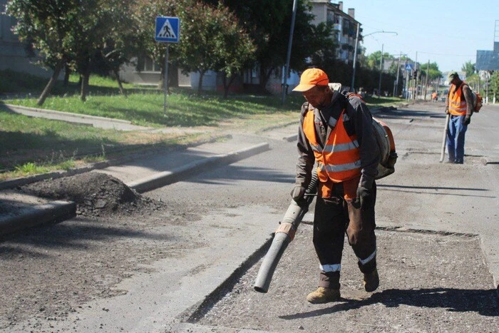 Der Abgeordnete, der kämpft, sprach über Straßenreparaturen in Städten an der Front