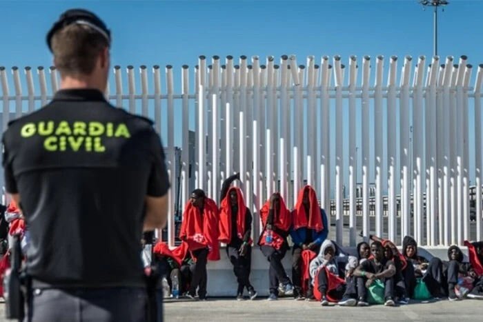 Hiszpania zamierza zalegalizować po 300 tysięcy migrantów rocznie