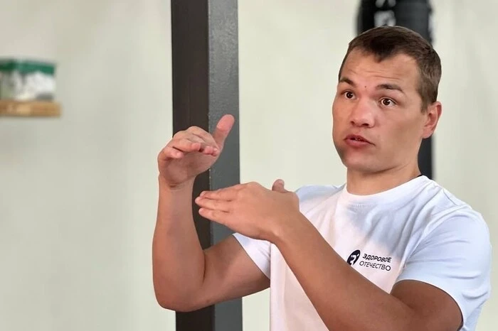 World champion boxer from Russia illegally visited the occupied Luhansk region