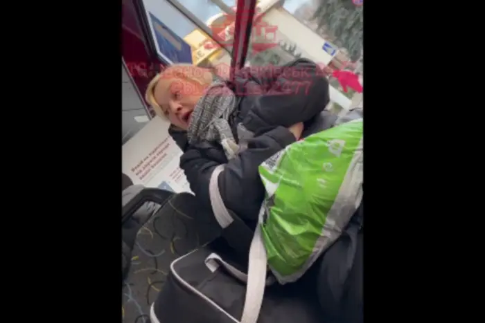 The woman scolded the bus passengers, accusing them of war