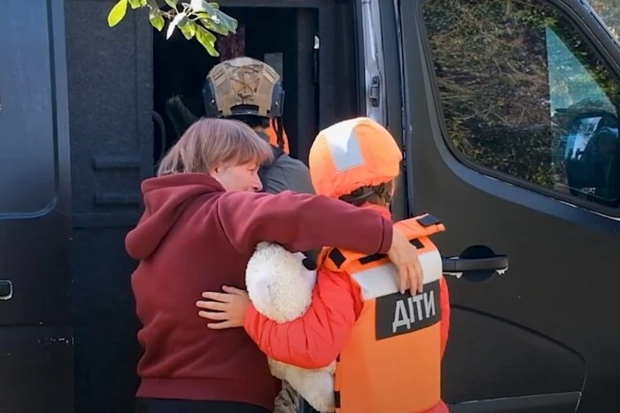 Evacuation of children from two cities in Donetsk region