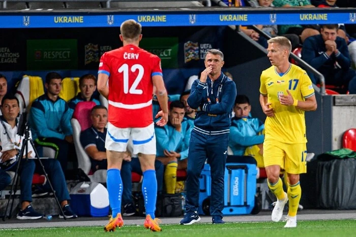 Picture of Serhiy Rebrov catching up with Valeriy Lobanovskyi in the historical registry.