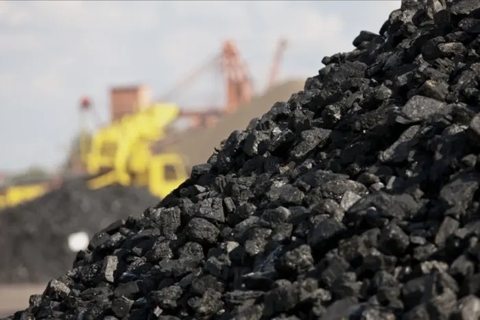 Russian traders buy stolen coal from Donbass