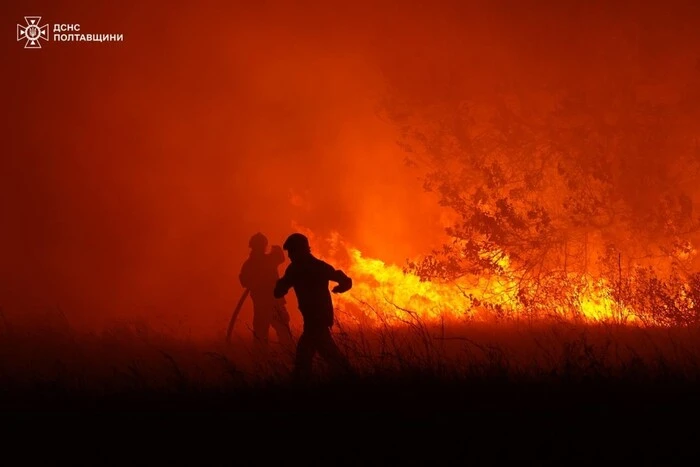 In zwei Regionen der Ukraine halten die großflächigen Brände an: Details von GSCHS