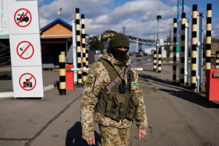 Operation of border checkpoints at the border