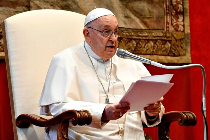 The Pope calls for forgiving debts and rejecting abortions