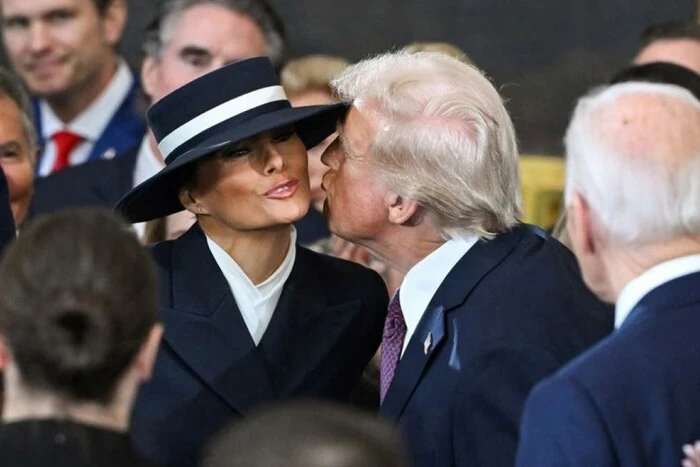 Dissatisfied Melania whispered to Trump during the inauguration