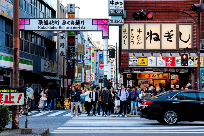 Schutz von Mitarbeitern im Dienstleistungssektor vor der Grobheit der Kunden. In Japan wurde eine ungewöhnliche Verordnung erlassen