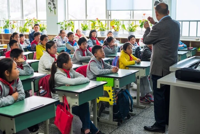 In China erlitt ein Vater einen Herzinfarkt, während er seinem Sohn bei den Hausaufgaben half. Dies ist nicht der erste Fall.