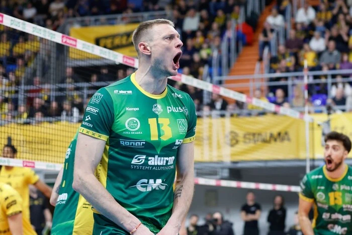 Volleyballspieler Gladyr erzählte, dass er Angst hatte, zur Beerdigung seiner Mutter zu kommen, weil er 'nicht aus der Ukraine ausreisen könnte'