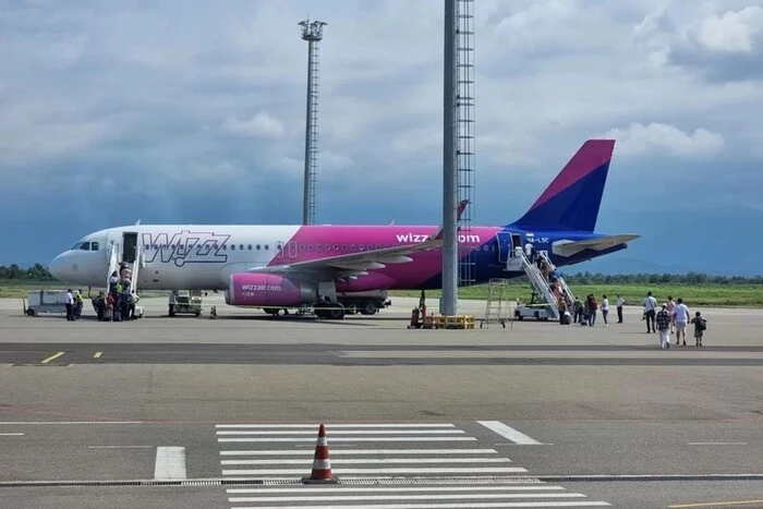 Молния попала в самолет Wizz Air