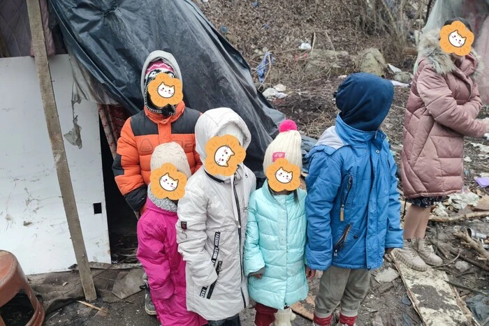 Mother with children in a hut