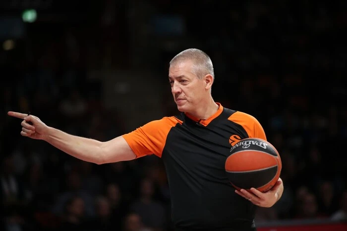 EuroLeague referee caught stealing perfumes