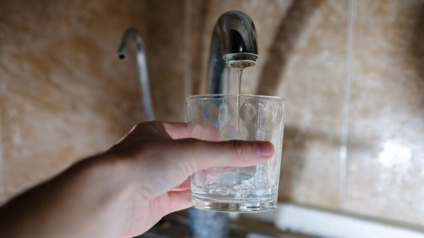 Der Chefsanitätsarzt spricht über die Wasserqualität in Kiew und die Vorbereitung auf mögliche Verschmutzungen