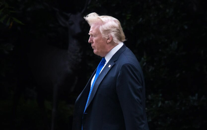 Trump with the US presidential seal