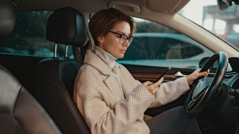 Fahrer wurden an wichtige Dokumente erinnert, die bei der Fahrt ins Ausland mit dem Auto erforderlich sind