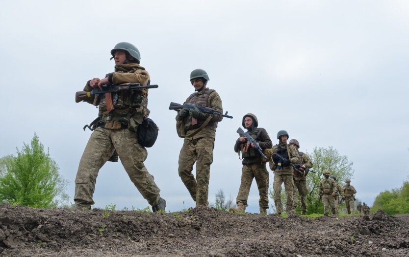 Ukrainian serviceman submits a report