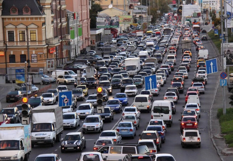 Am Lenkrad nicht erlaubt: In welchem Alter dürfen Fahrer kein Auto fahren