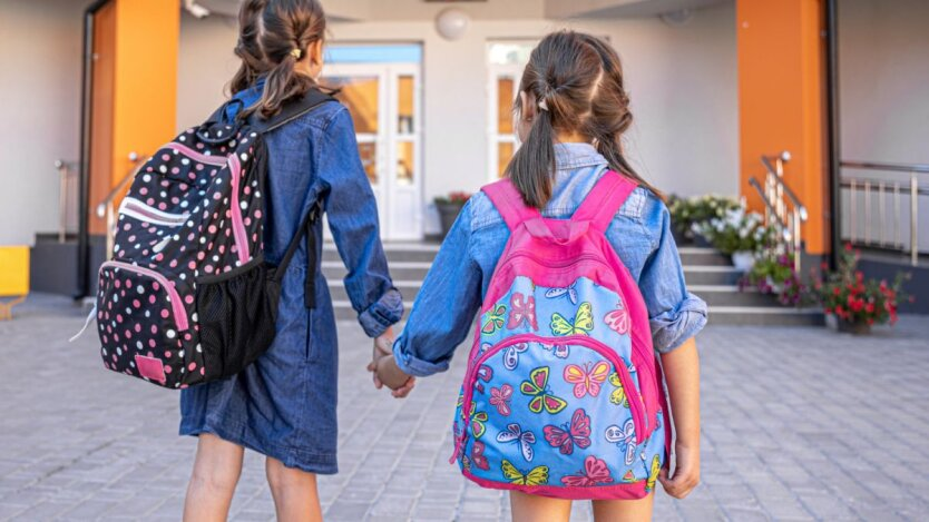 Safety bag for Ukrainian schoolgirl