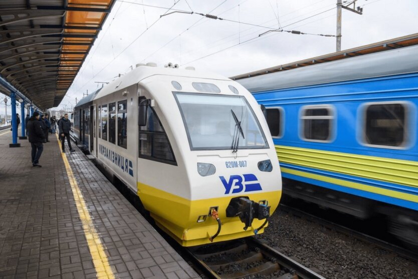 Image of a train against the backdrop of a European city