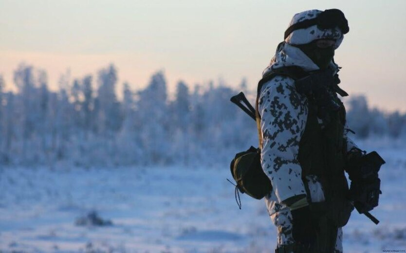 UAF fighters on the front line