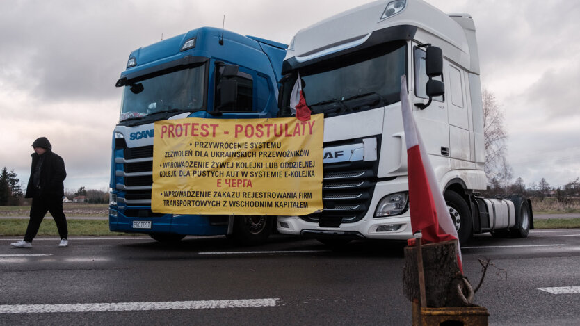 Polish farmers prepare to completely close the border with Ukraine