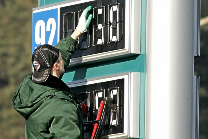 Drivers check the quality of gasoline at gas stations