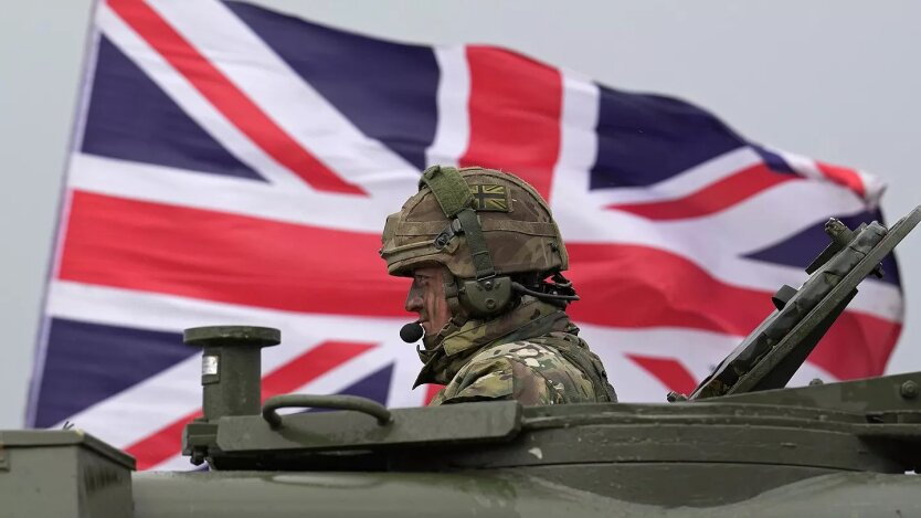 Ukrainian army against the backdrop of the British flag