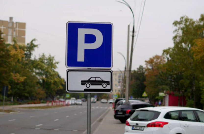 Driver parking on the sidewalk