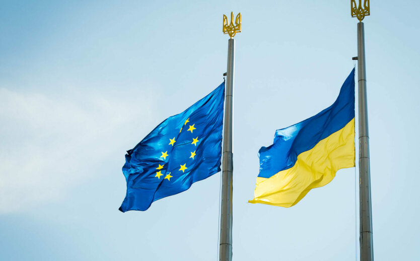 Image of the European flag and map of Ukraine