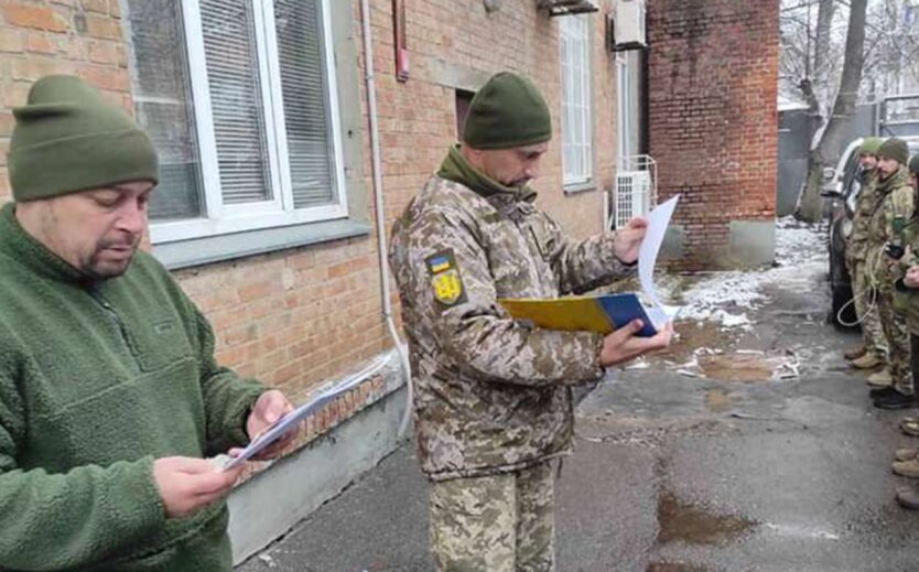 Office workers prepare for mobilization