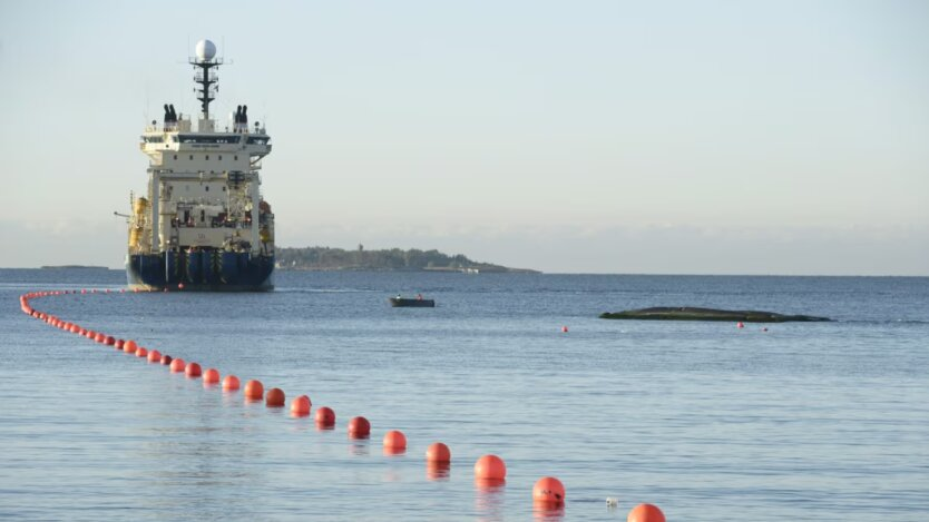 Finnland hat den Tanker der Schattenflotte Putins nach dem Vorfall mit dem Kabel Estlink 2 festgenommen