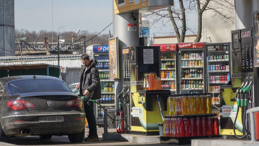 Fahrer sollten sich jetzt eindecken: Wie sich die Kraftstoffpreise in der Ukraine und in anderen Ländern unterscheiden