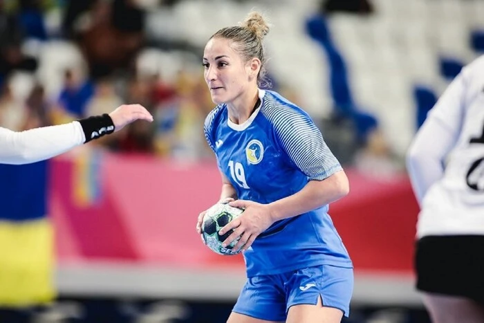 The women's handball team of Ukraine during training