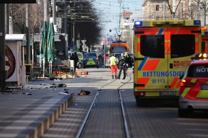 Автомобіль в'їхав у натовп: загиблі