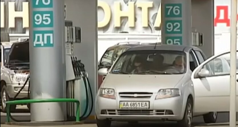 Tankstellen zeigten die Preise für Benzin, Diesel und Autogas in verschiedenen Regionen: wie viel es in der Region Odessa und Lviv kostet