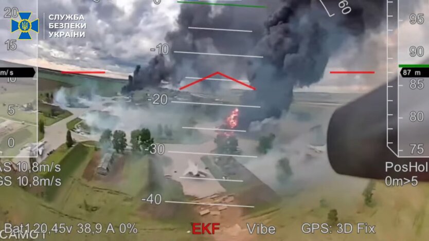 SBU pokazała nowe wideo uderzenia w rosyjski bombowiec Tu-22M3