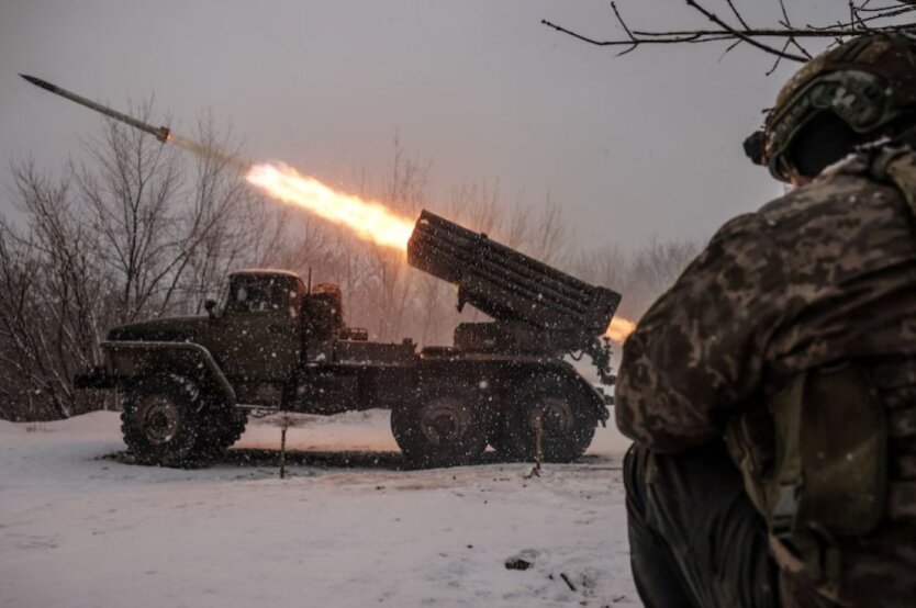 Солдати миротворчих сил відпочивають в тренувальному таборі