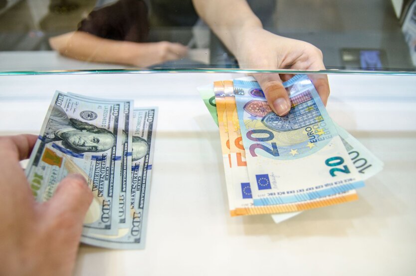 Dollar oder Euro: Was ist vorteilhafter zu wechseln in der Ukraine