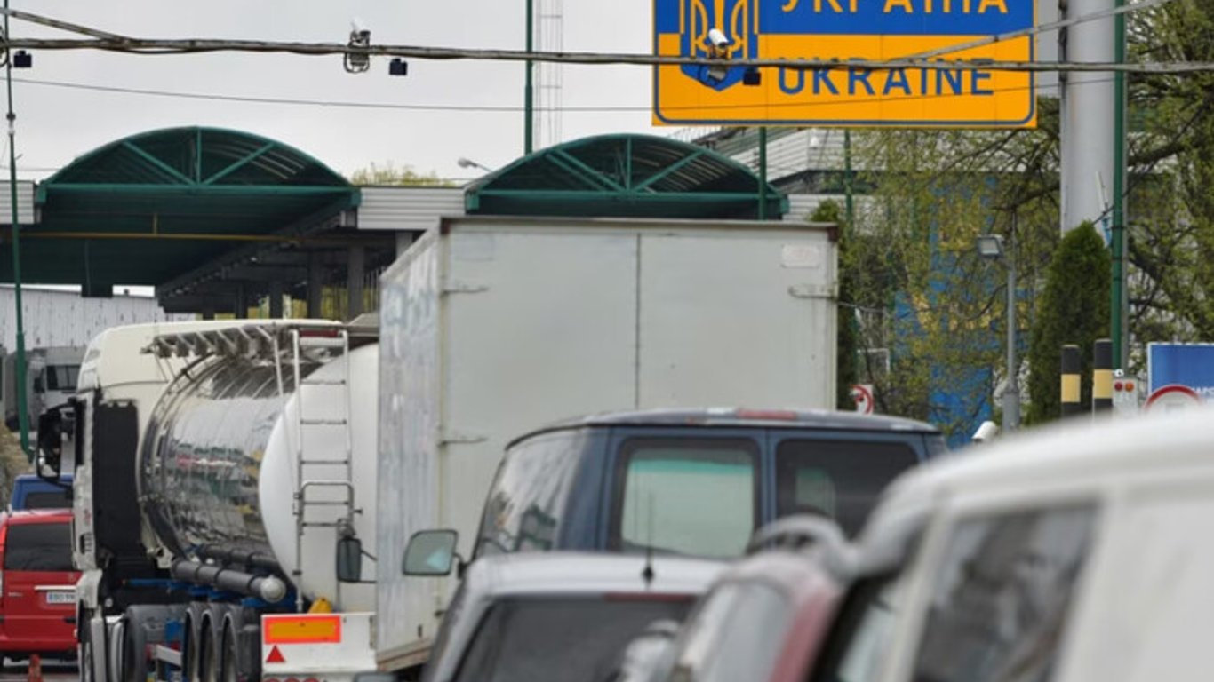 Виїзд у Молдову ускладнено — де затори на трасі Одеса-Рені