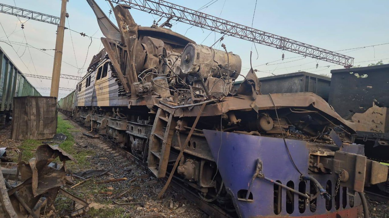 Russians struck the railway for the second time in a day — what are the consequences