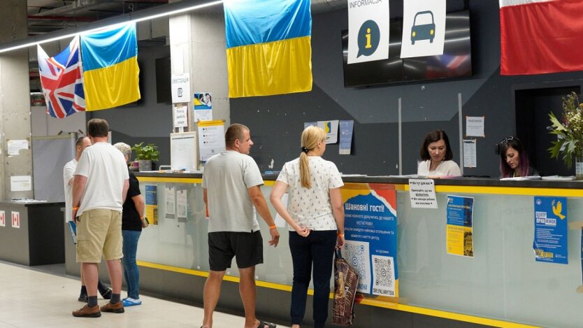 Ukraińcy zaskoczyli Polskę: jak uchodźcy wpłynęli na gospodarkę