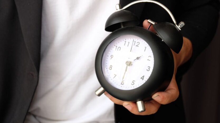 Refusal to switch clocks: argument against daylight saving and standard time