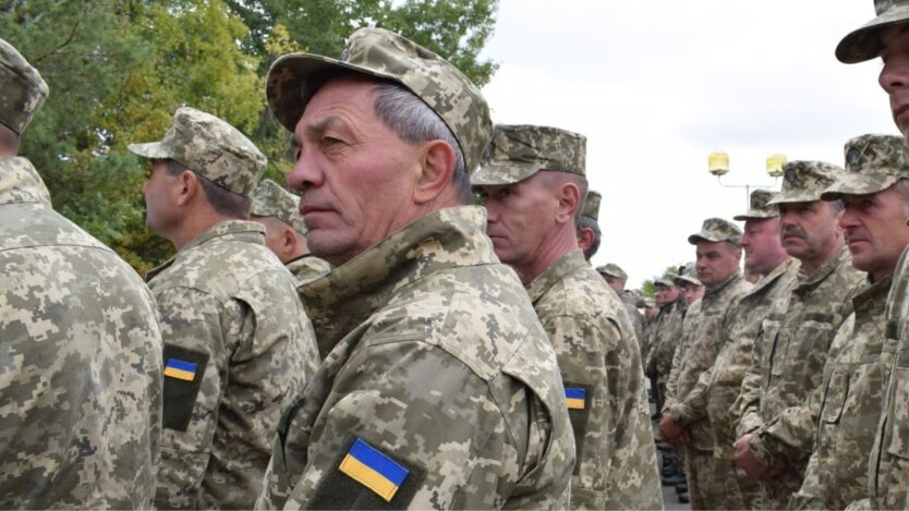 Украинцы смогут служить в ЗСУ после 60 лет: принято важное решение